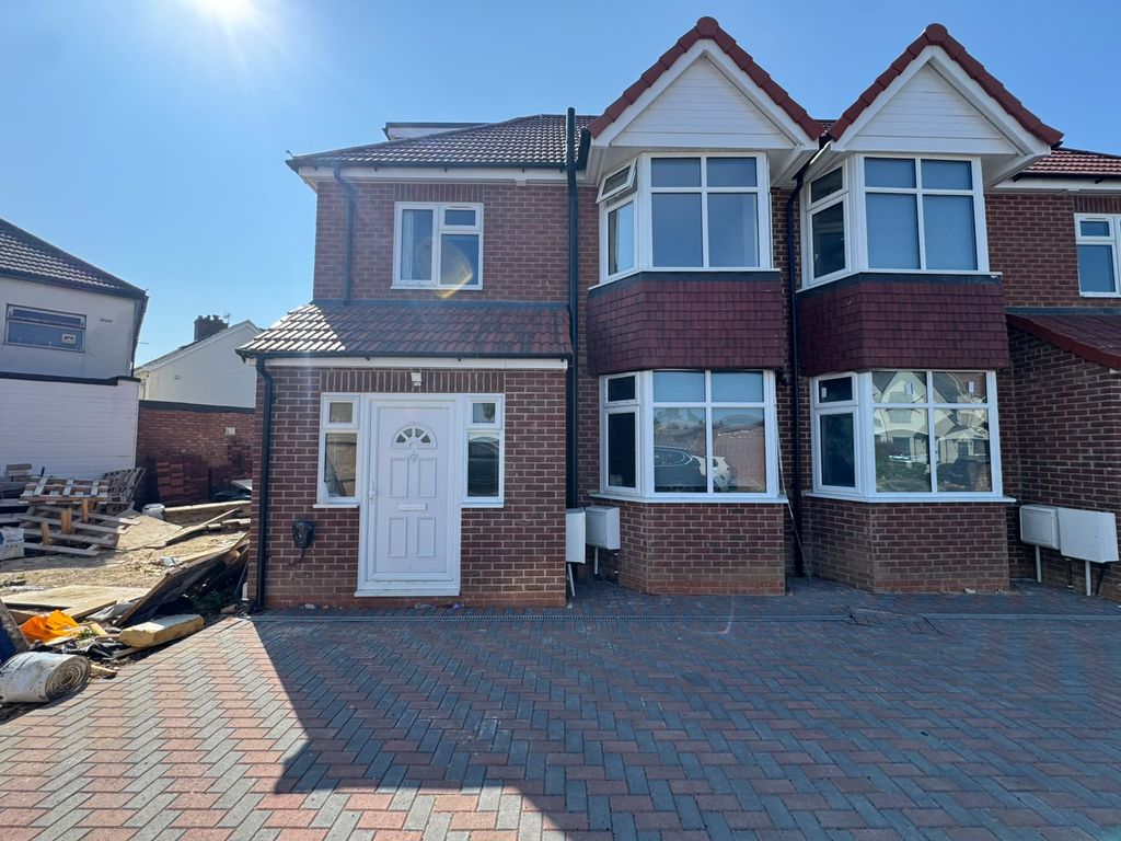 Property photo 1 of 13 7 Bed Semi-Detached House To Rent Dorset Waye, Hounslow Tw5
