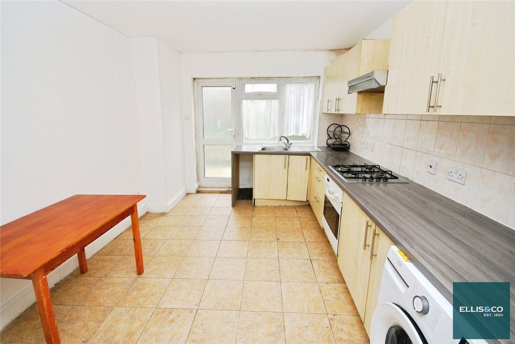 Property photo 2 of 11 Picture No. 13