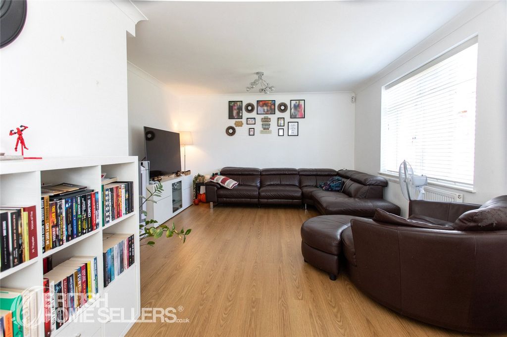 Property photo 3 of 23 Picture No. 08