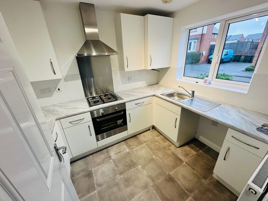 Property photo 2 of 8 Kitchen