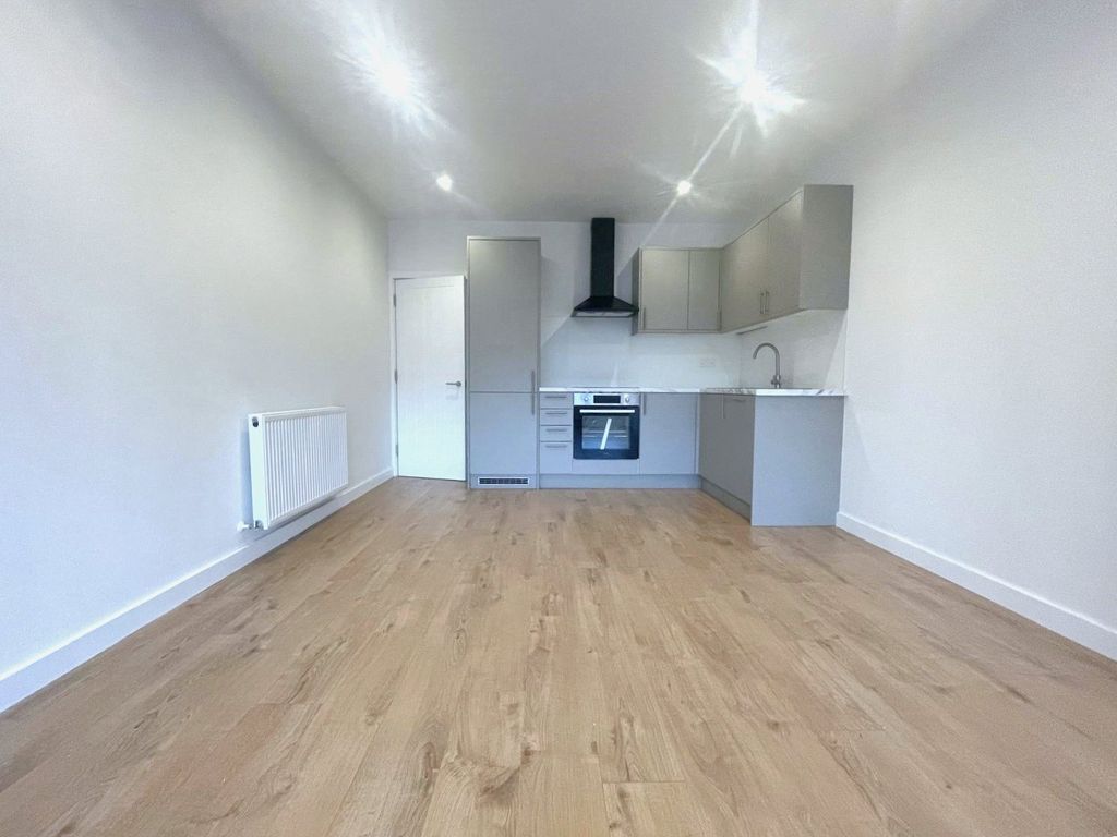 Property photo 2 of 6 Kitchen
