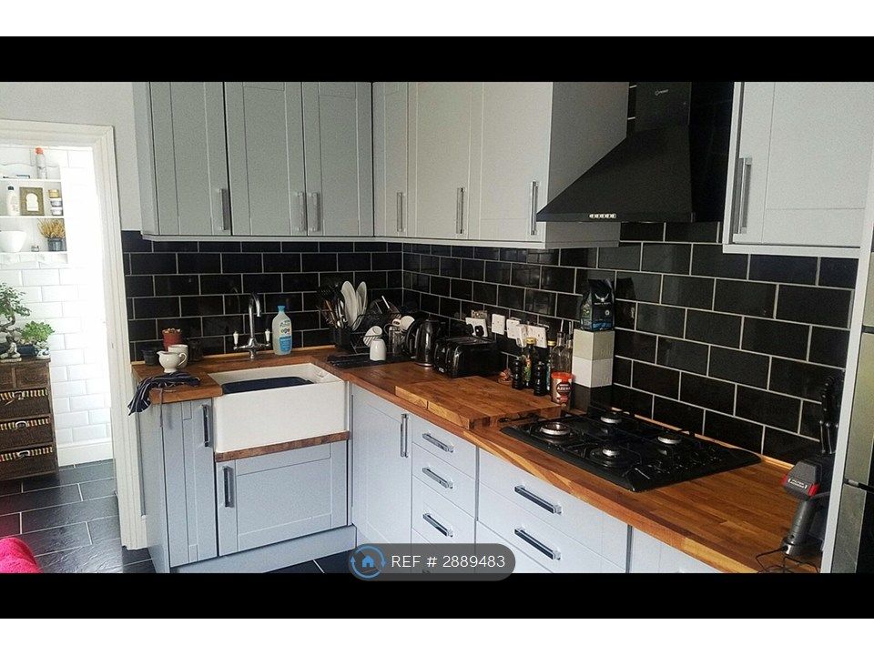 Property photo 3 of 9 Kitchen