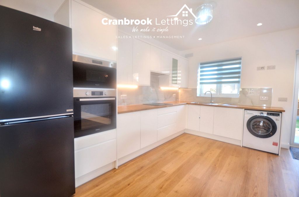 Property photo 1 of 12 Three Bedroom Terraced House To Rent Greenwood Gardens, Ilford Ig6
