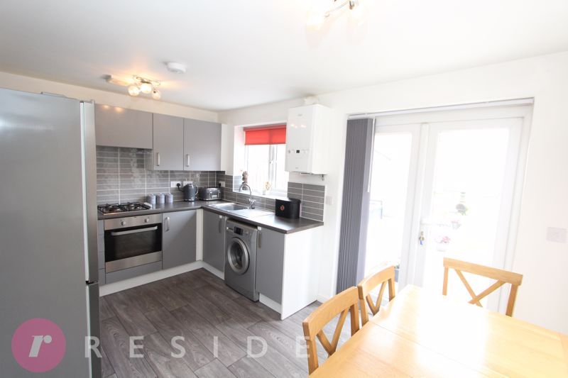 Property photo 3 of 20 Dining Kitchen