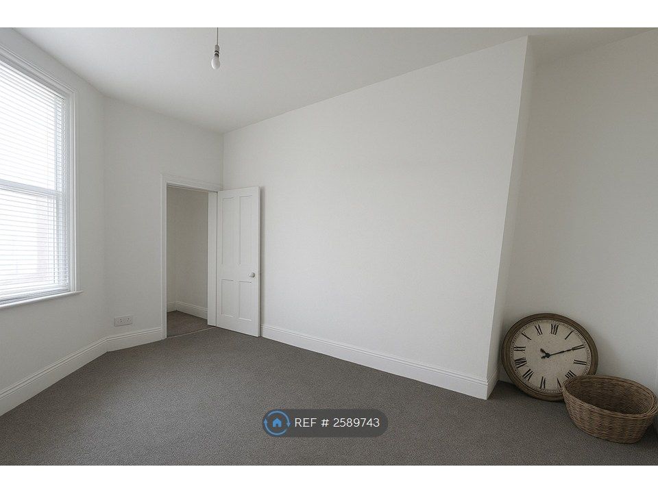 Property photo 3 of 12 Dining Room