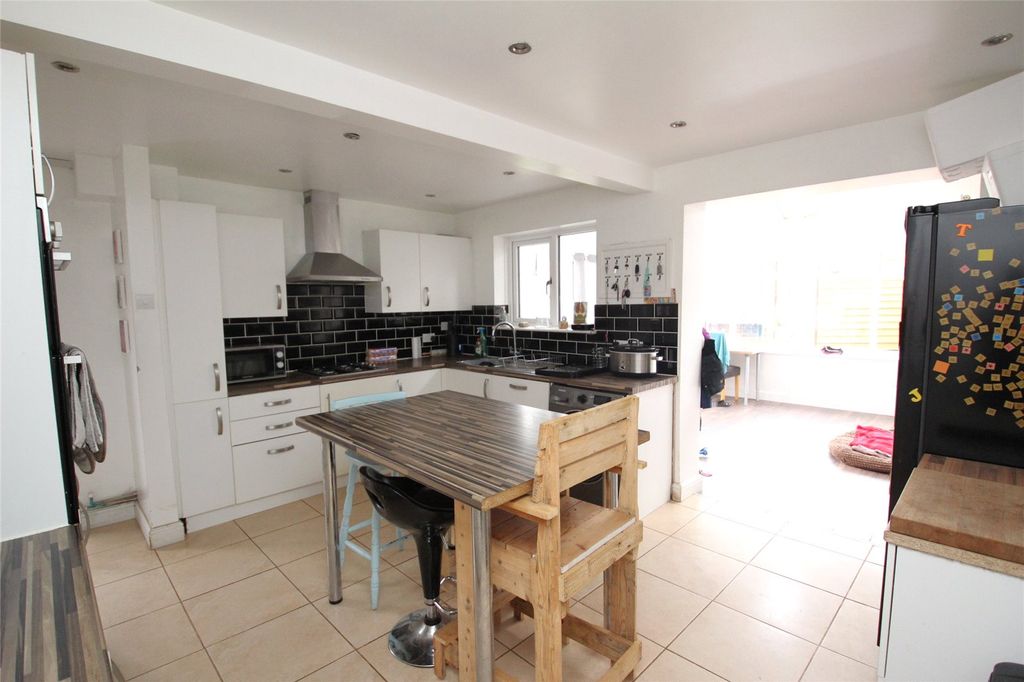 Property photo 2 of 19 Picture No. 20