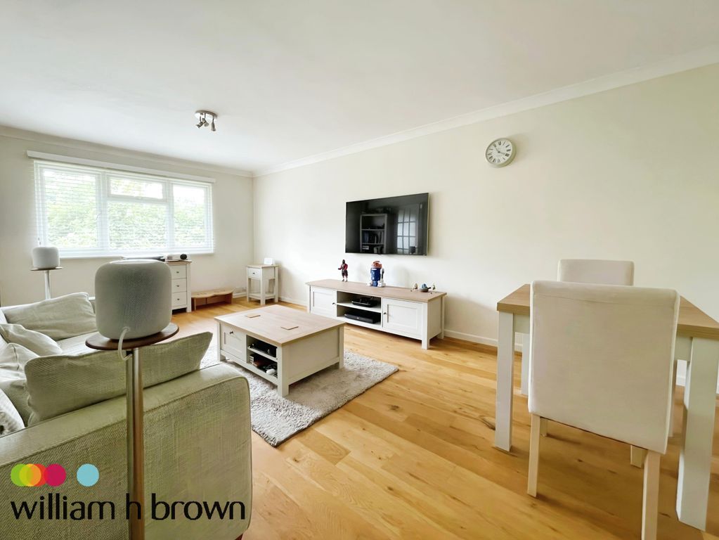 Property photo 2 of 11 Living Room