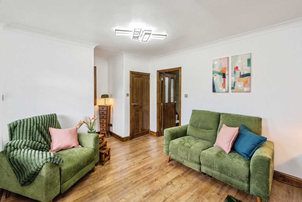 Property photo 2 of 27