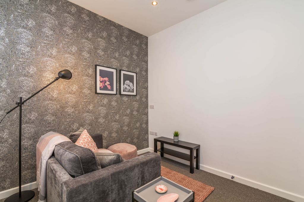 Property photo 2 of 8 Flat 9Themoog-3