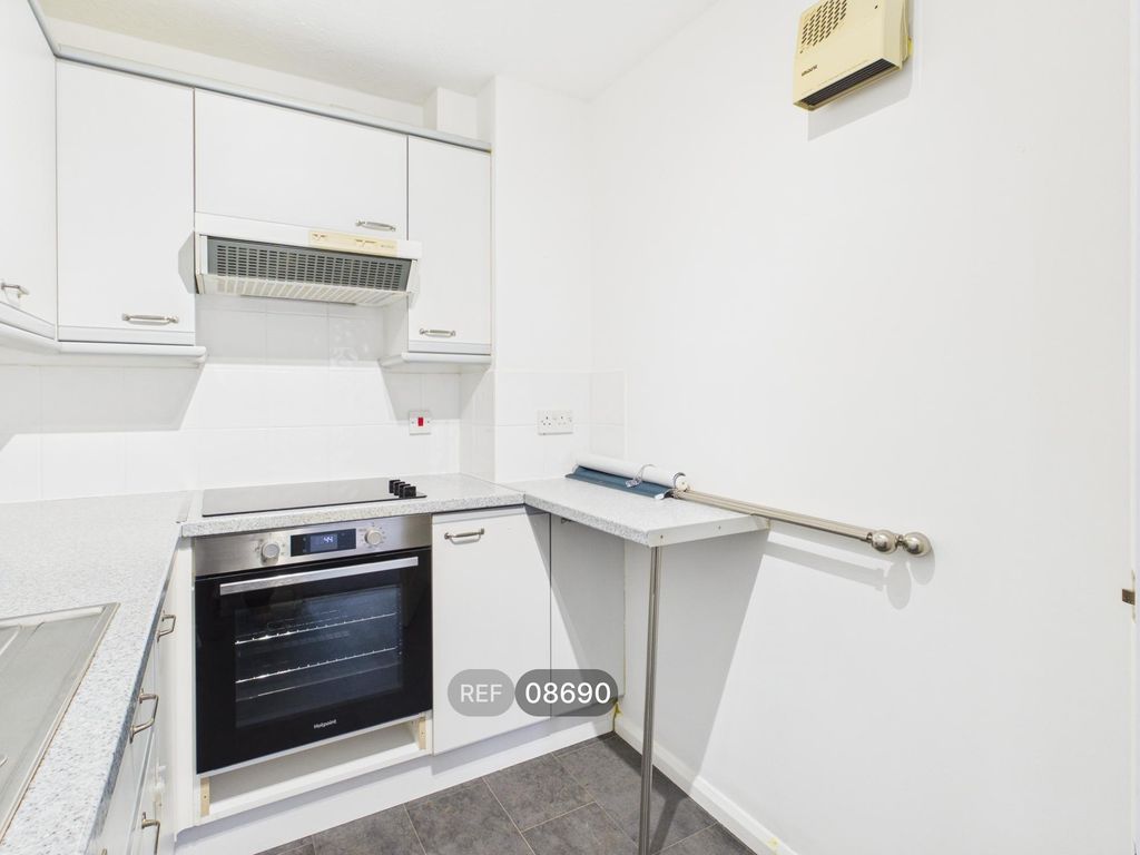 Property photo 3 of 16 Kitchen