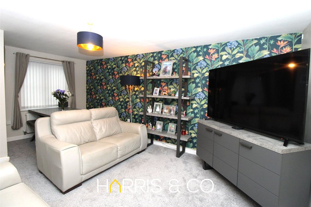 Property photo 3 of 17 Picture No. 23