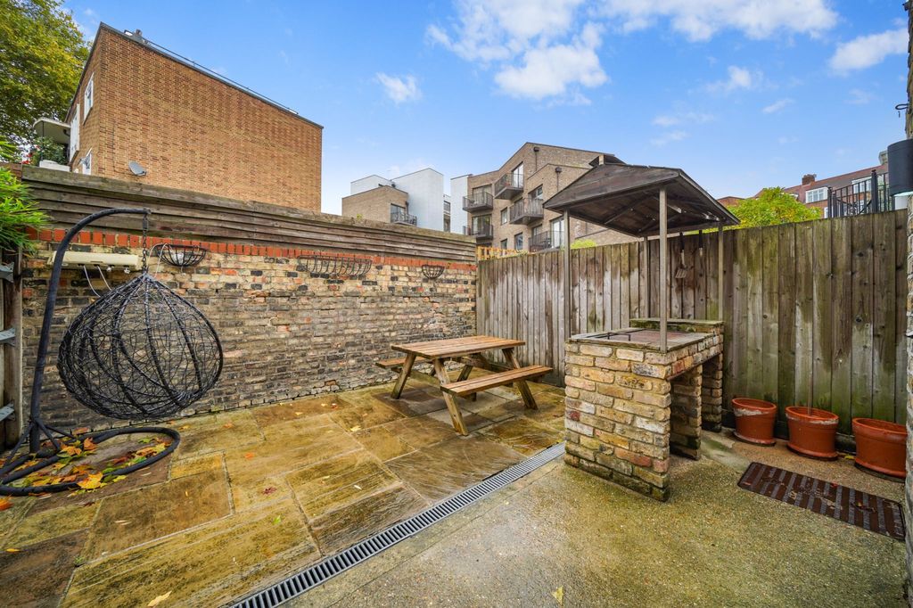 Property photo 3 of 31 Gallery