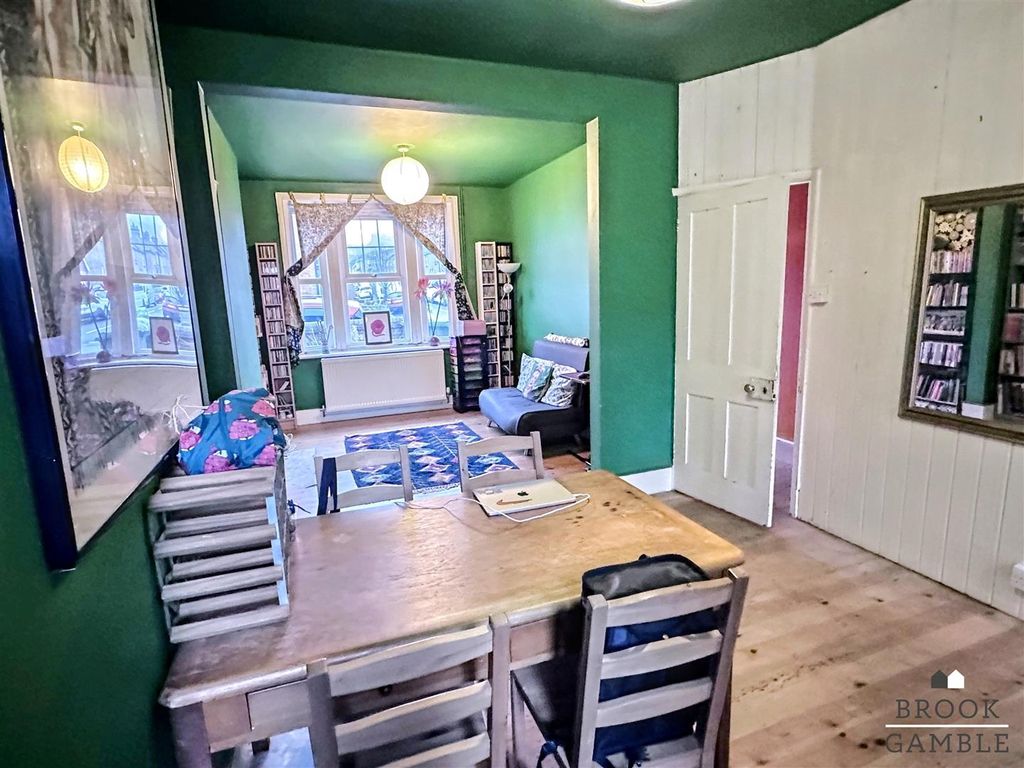 Property photo 3 of 10 01323 438506