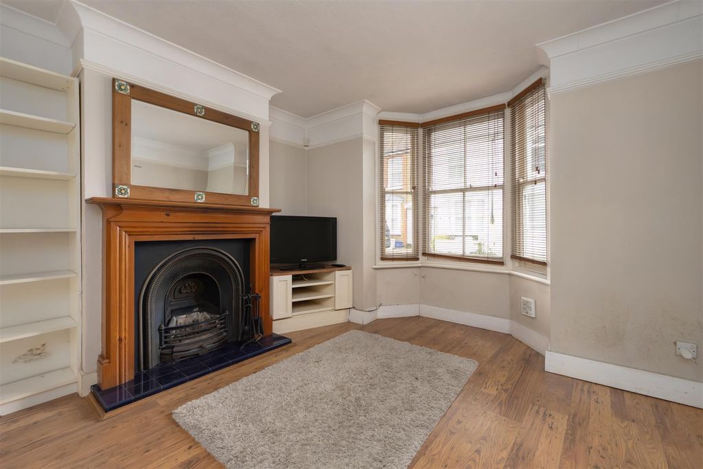 Property photo 2 of 12 Sydenham Street, Whitstable