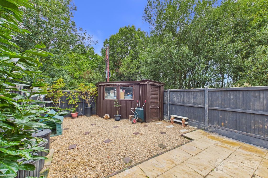 Property photo 2 of 13 Garden