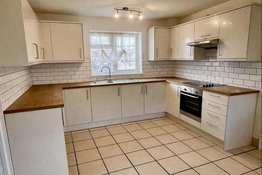 Property photo 3 of 15 Kitchen.Jpg