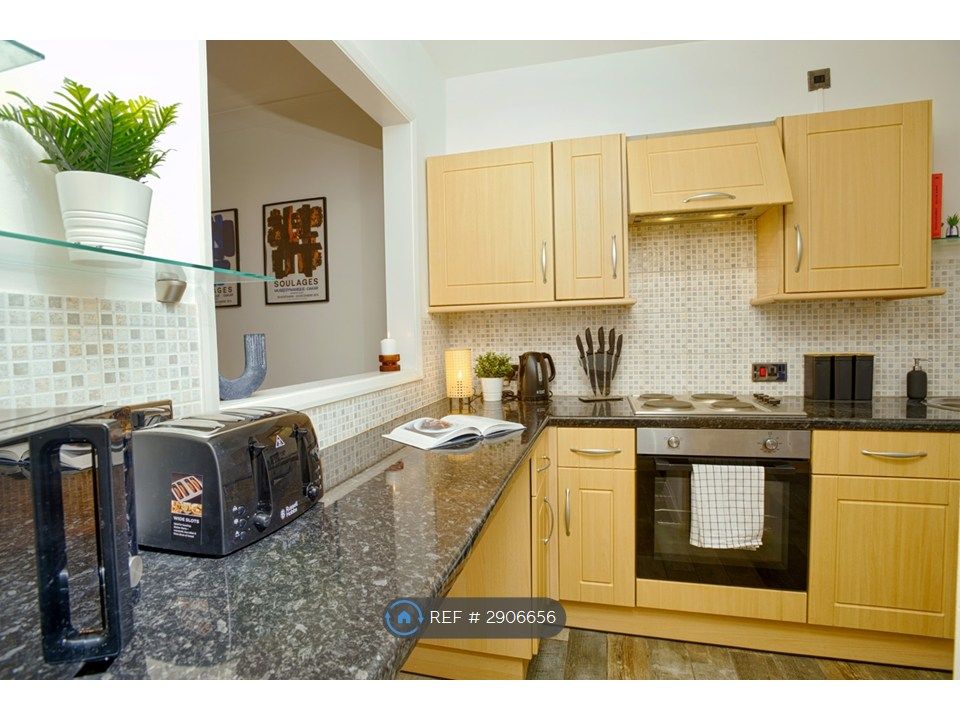 Property photo 2 of 32
