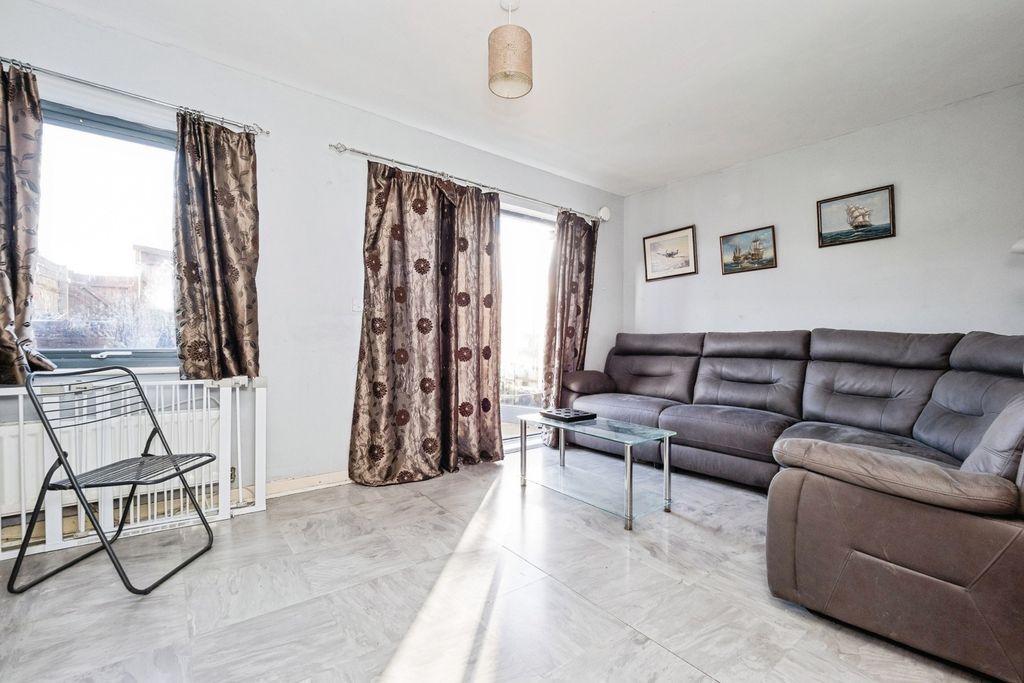 Property photo 2 of 16 Photo