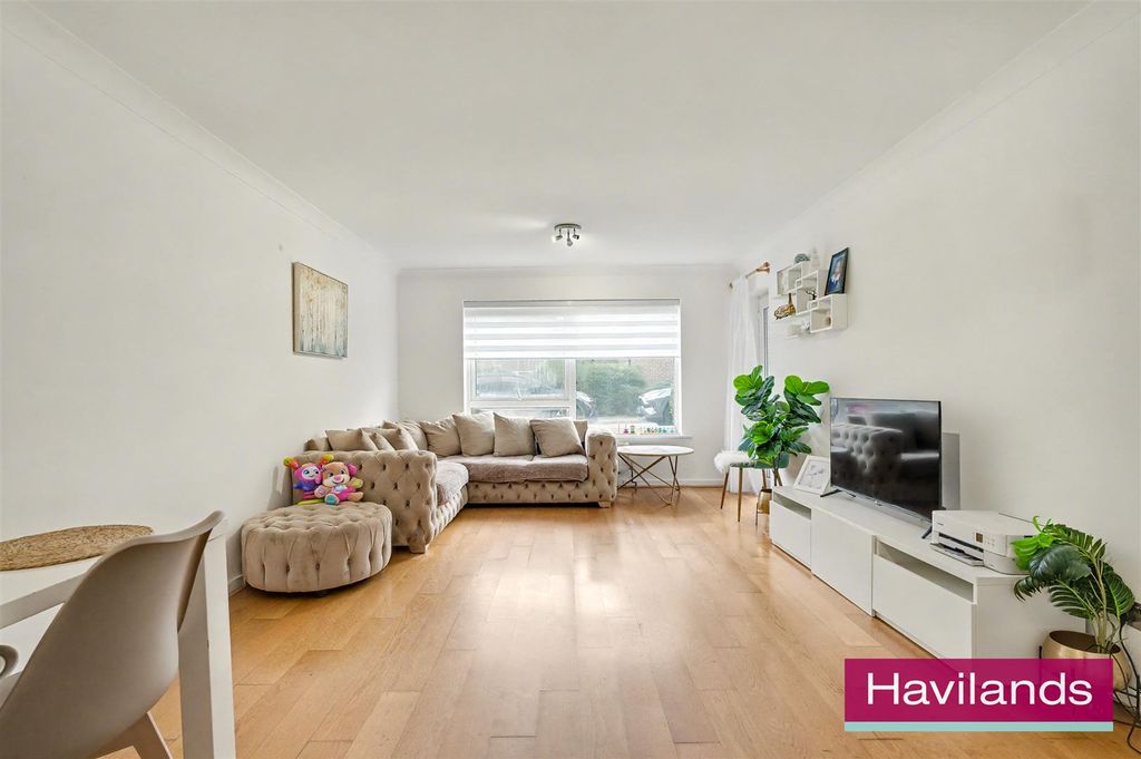 Property photo 2 of 12 Freshfield Drive-3.Jpg