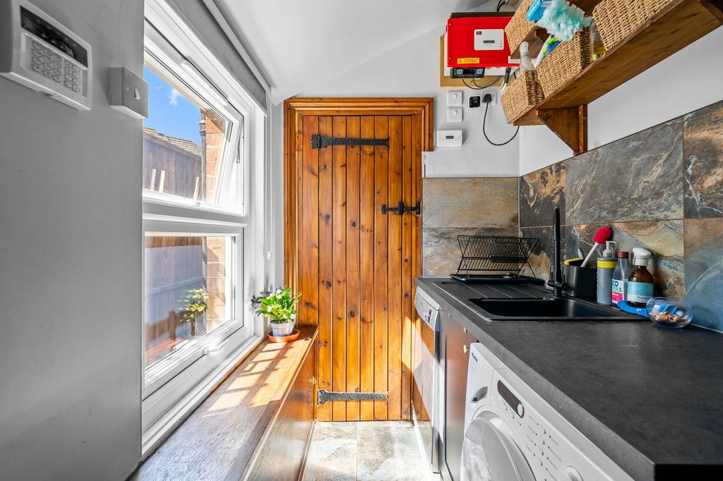 Property photo 3 of 34