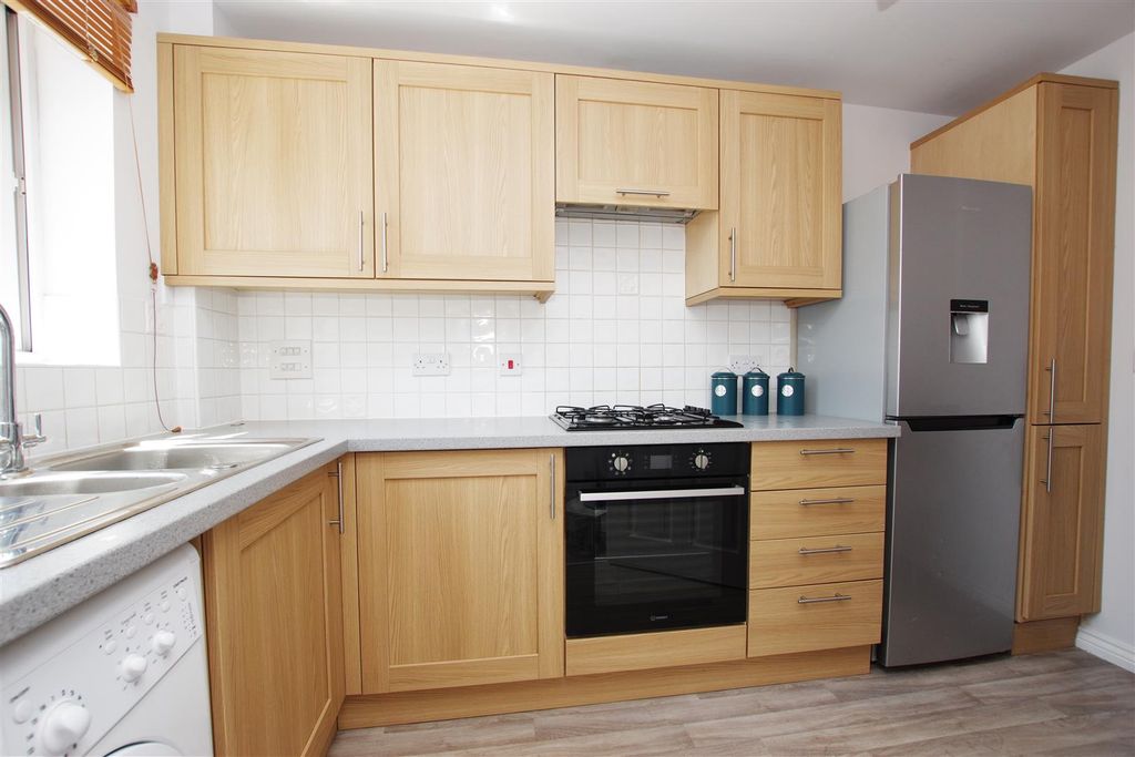 Property photo 3 of 13 Kitchen