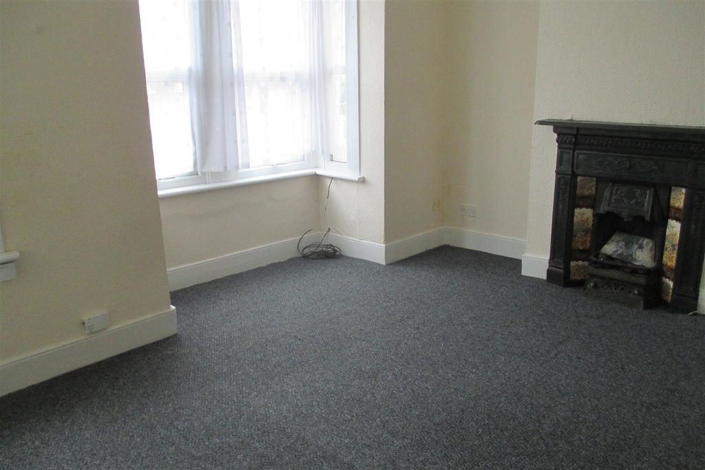 Property photo 3 of 8 3.Jpg