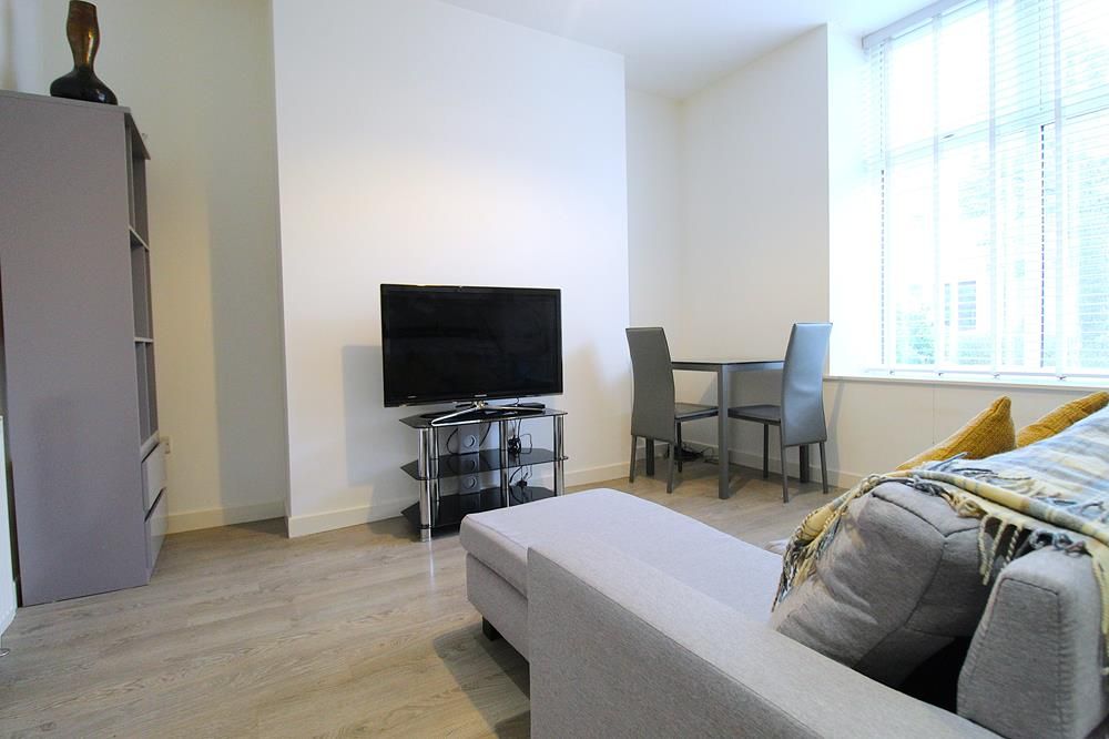 Property photo 1 of 7 Lounge Alt