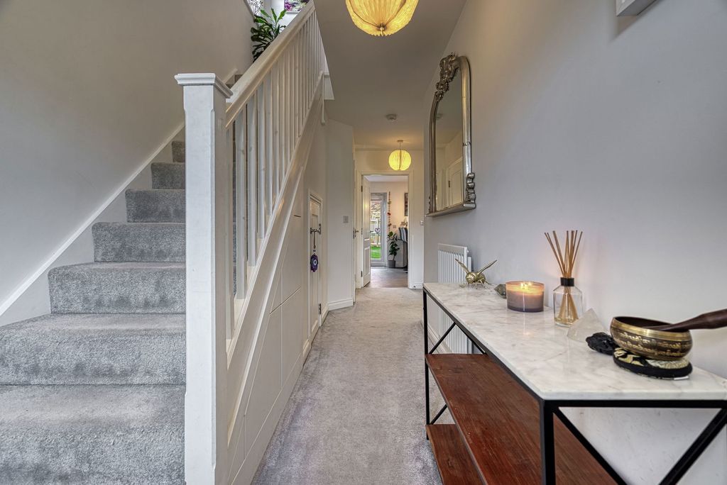 Property photo 2 of 39