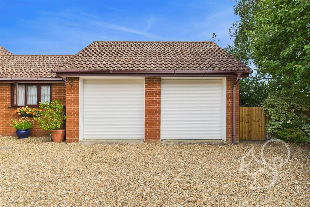 Property photo 3 of 30 Garage - External