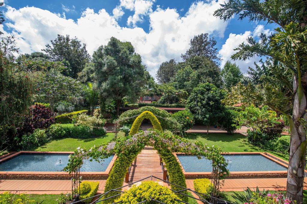 Property photo 2 of 43