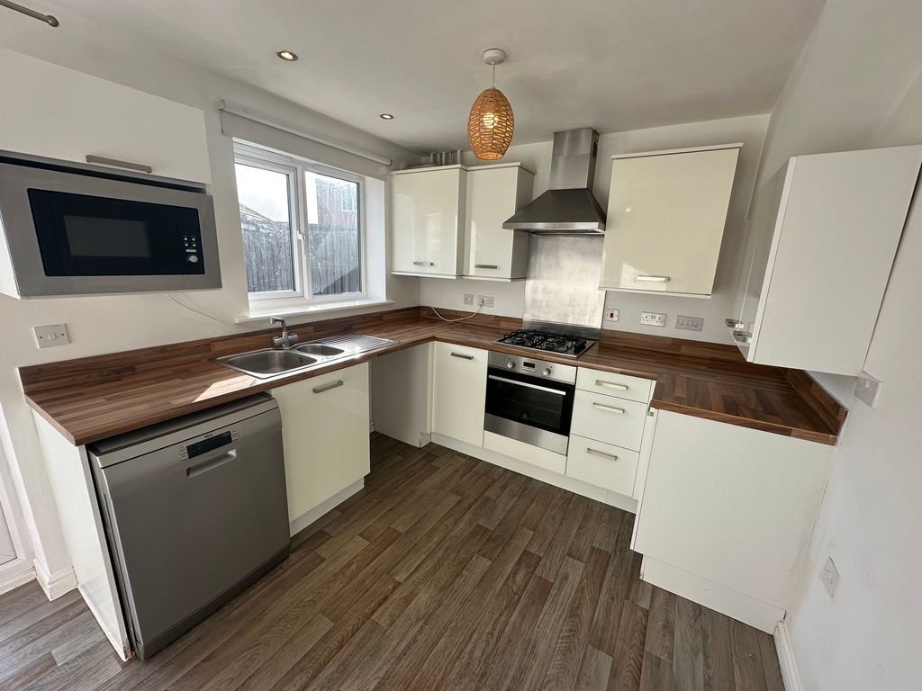 Property photo 3 of 12 Kitchen