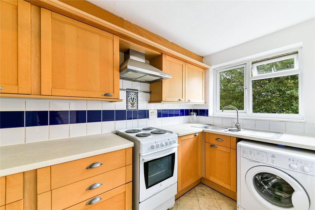 Property photo 2 of 6 Kitchen