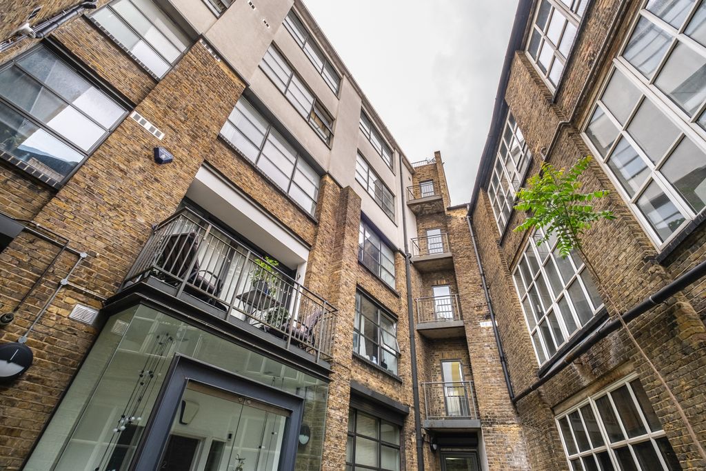 Property photo 2 of 20