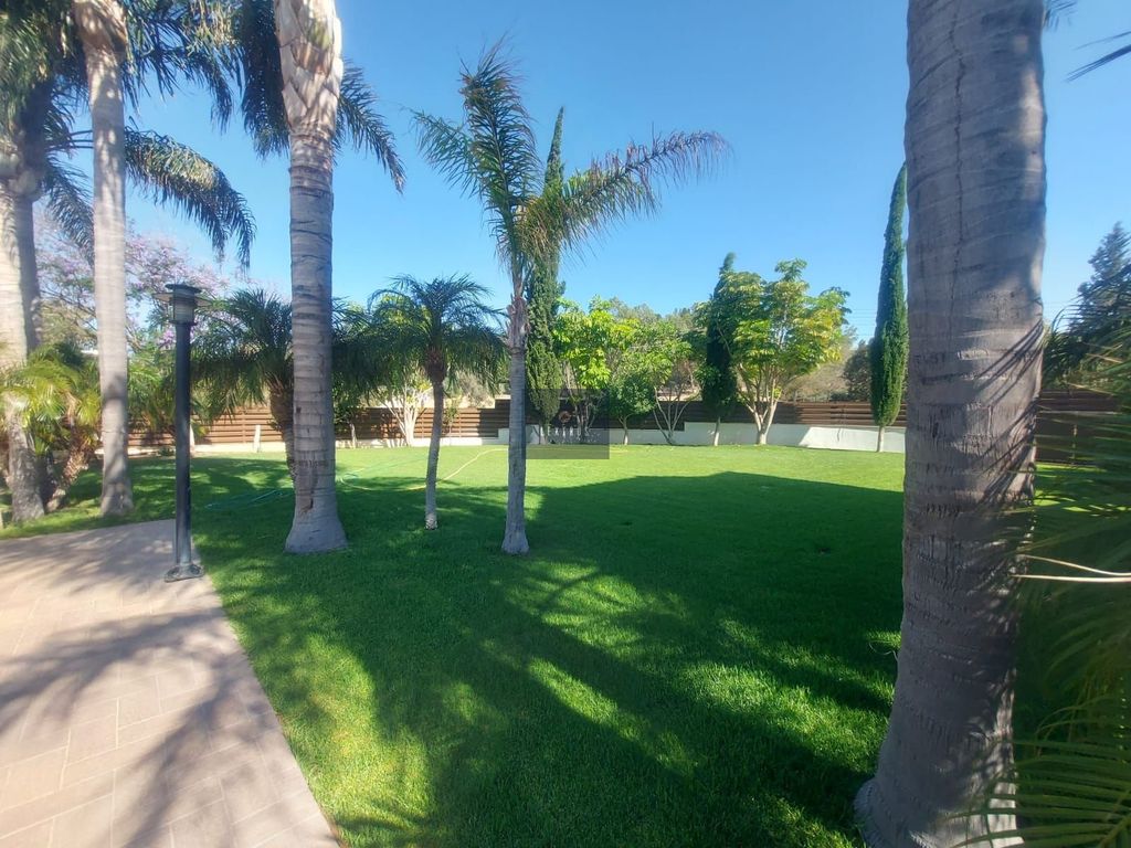 Property photo 3 of 32