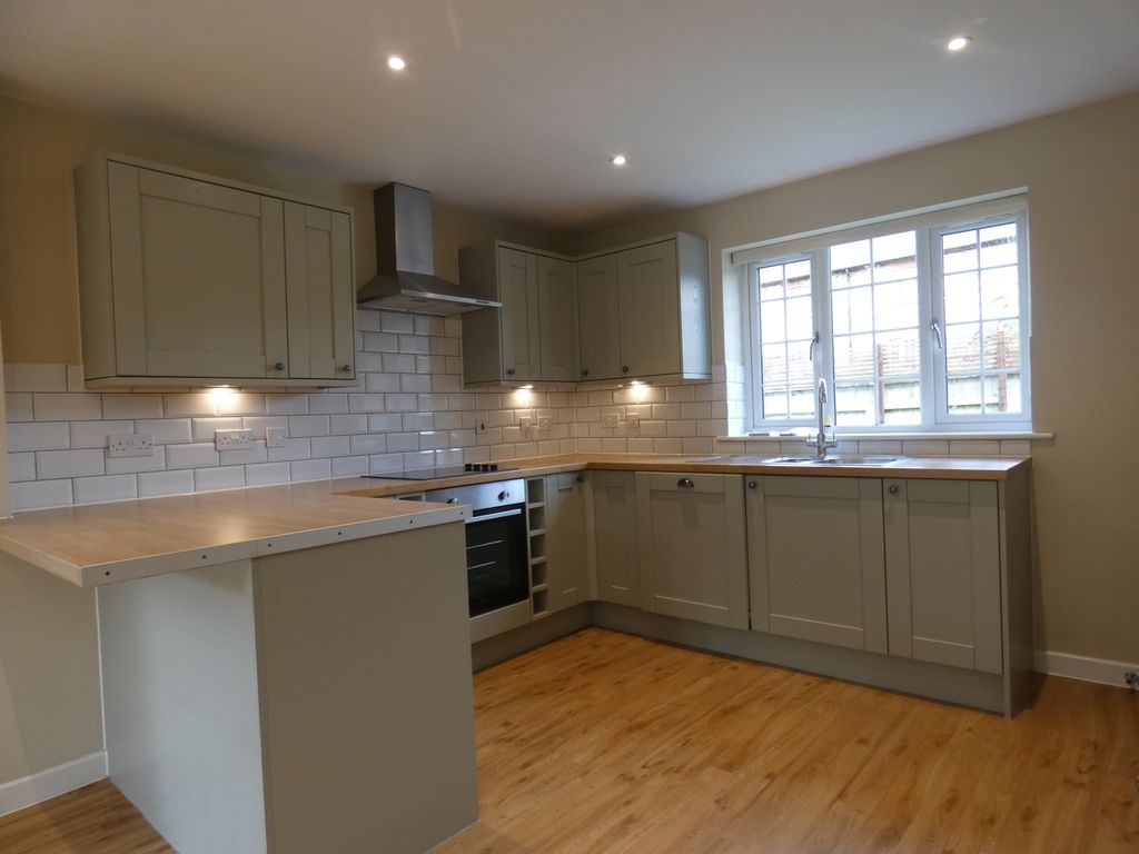 Property photo 3 of 15 Kitchen