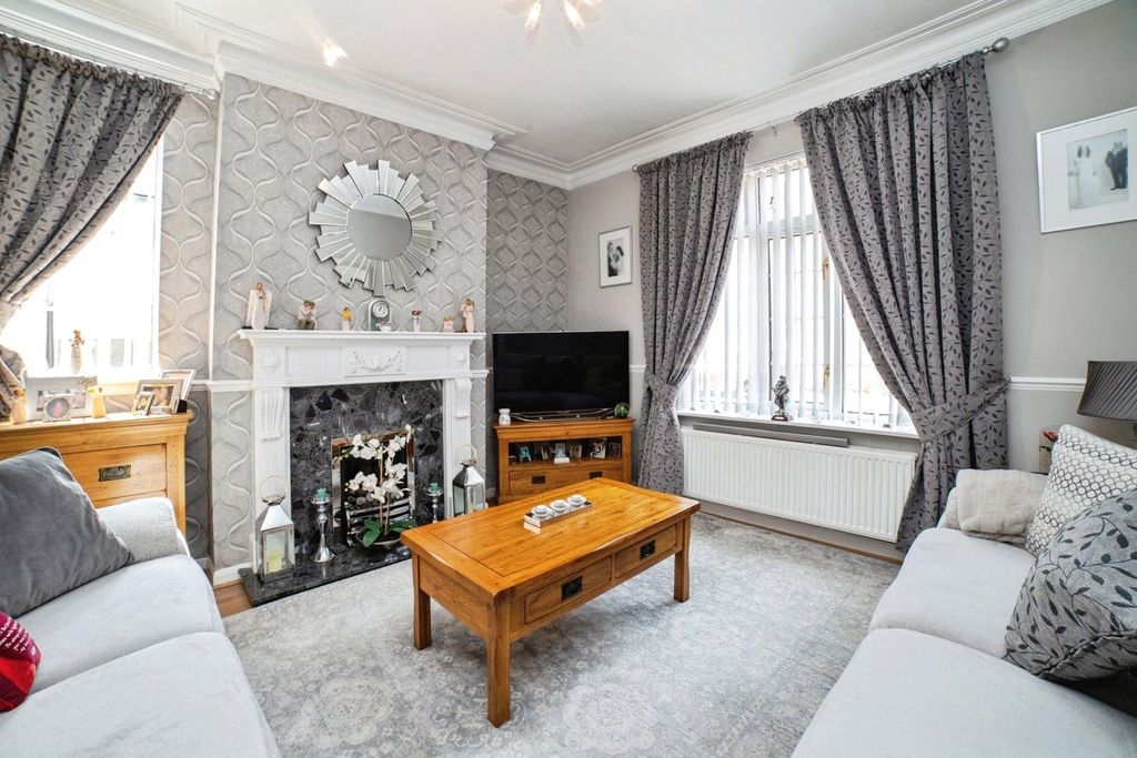 Property photo 2 of 17 Photo