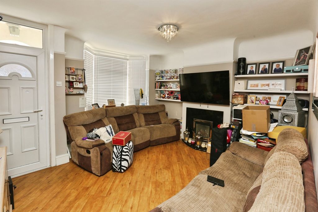 Property photo 2 of 13