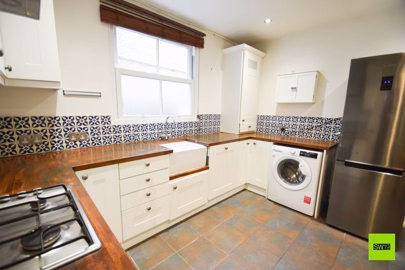 Property photo 1 of 8 Photo 6