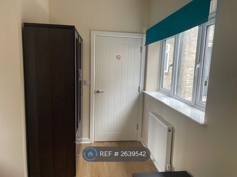 Property photo 2 of 6 Apartment 4 Bedroom Pic 2