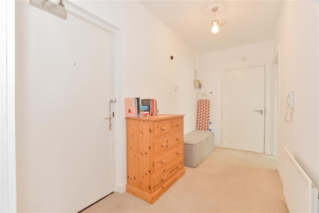 Property photo 1 of 7 Hallway