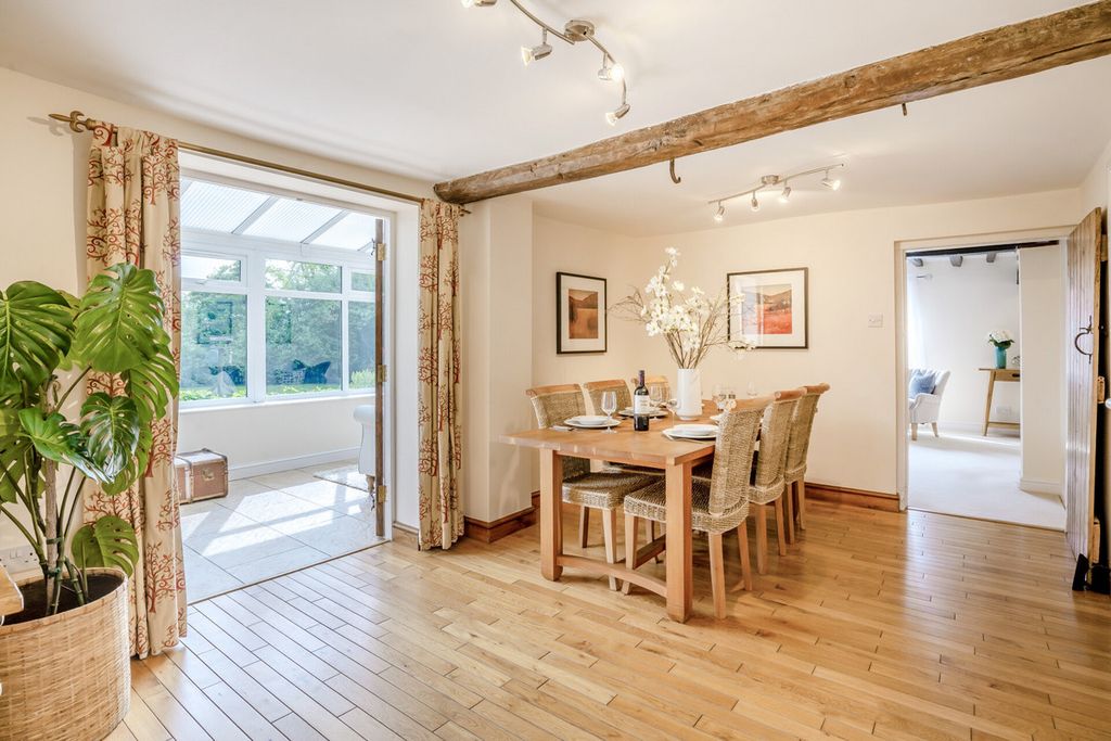 Property photo 2 of 40