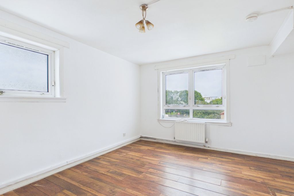 Property photo 3 of 12 Cam05526G0-Pr0164-Still004