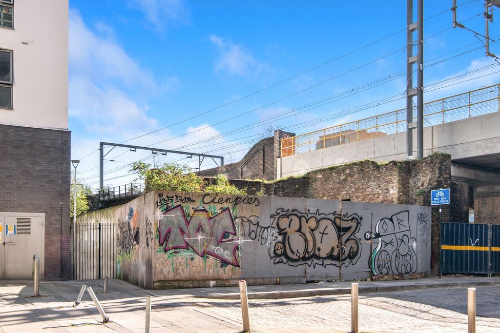 Property photo 3 of 5 Picture No. 02