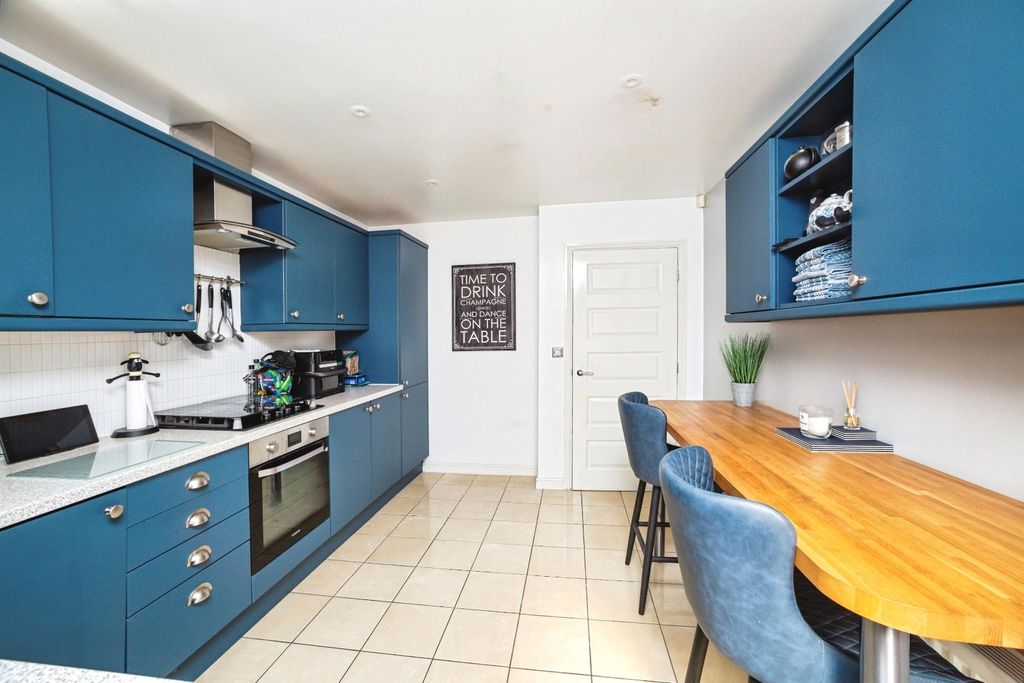 Property photo 2 of 25 Pbox-Img.Jpg