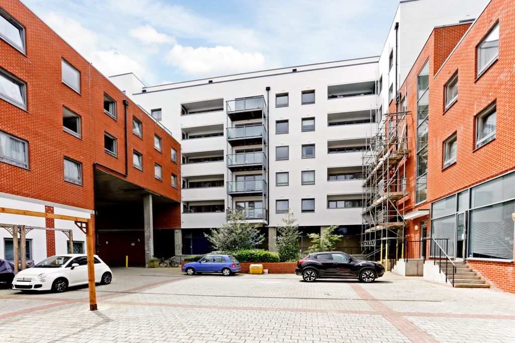 Property photo 2 of 10 F80 Ashleigh Cour...