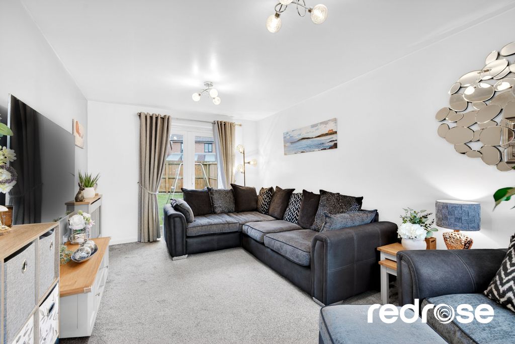 Property photo 3 of 23 Web_9 Townsend Dr-09-2500Px