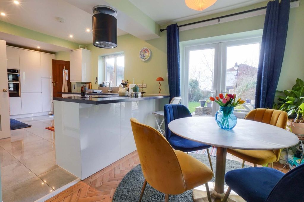 Property photo 2 of 30