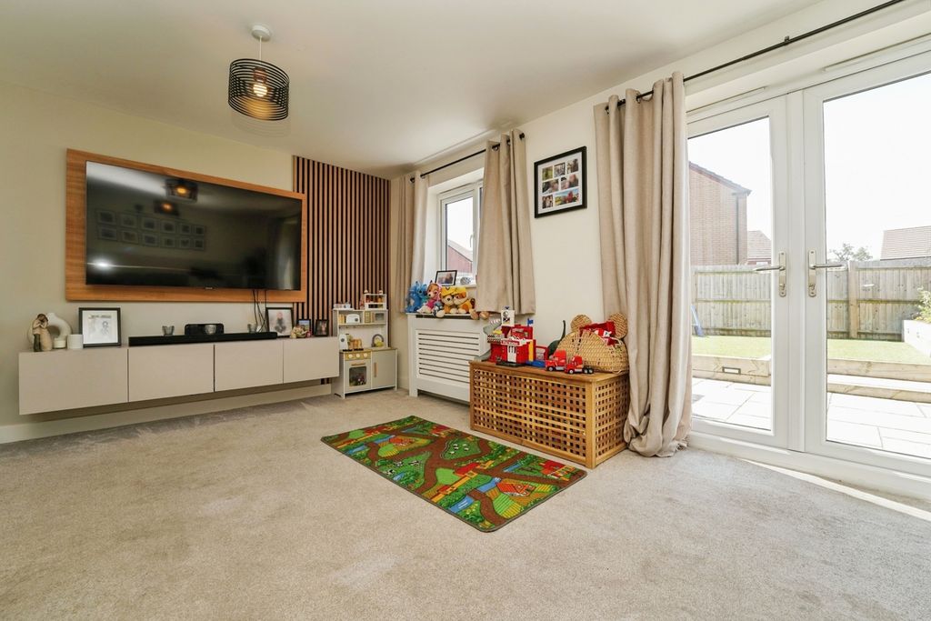 Property photo 3 of 16 Pbox-Img.Jpg