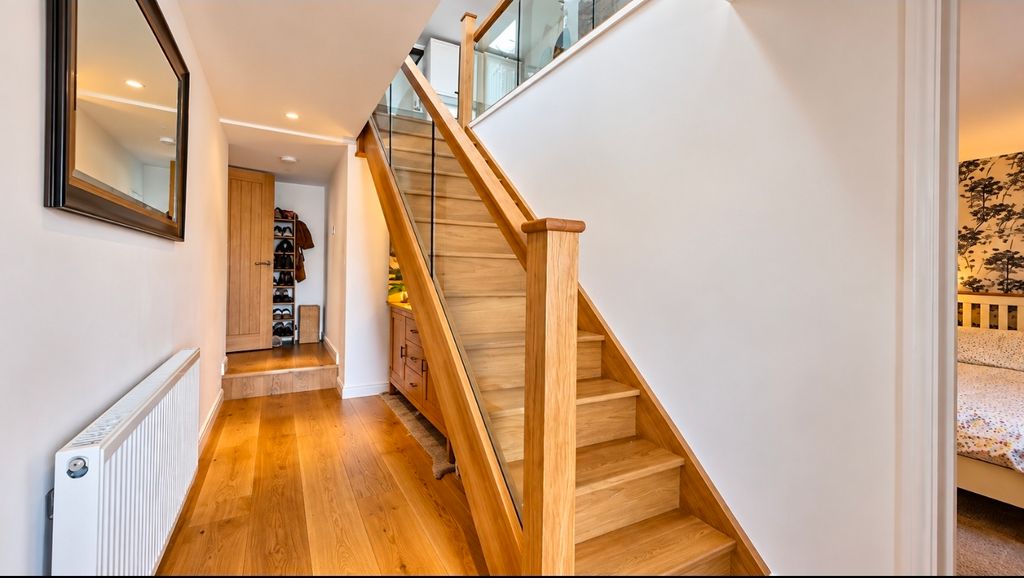Property photo 3 of 26 Entrance Hall