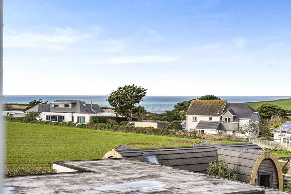 Property photo 2 of 18 Picture No. 12